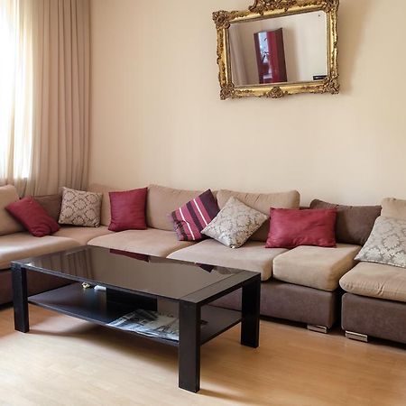 Apartment On Hanrapetutyan Street Jerevan Buitenkant foto