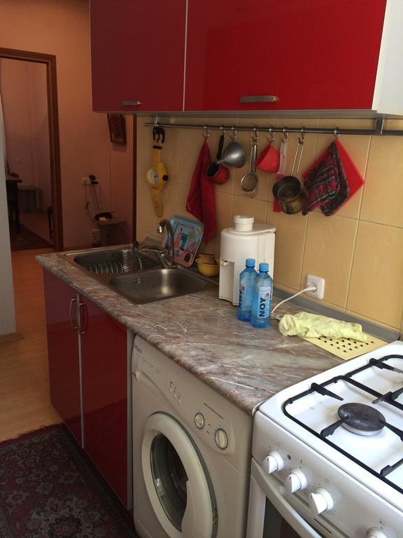 Apartment On Hanrapetutyan Street Jerevan Buitenkant foto