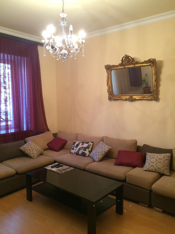 Apartment On Hanrapetutyan Street Jerevan Buitenkant foto