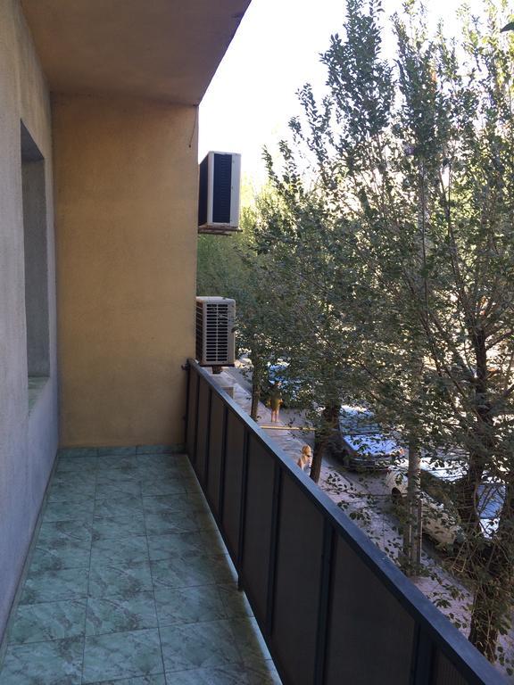 Apartment On Hanrapetutyan Street Jerevan Buitenkant foto