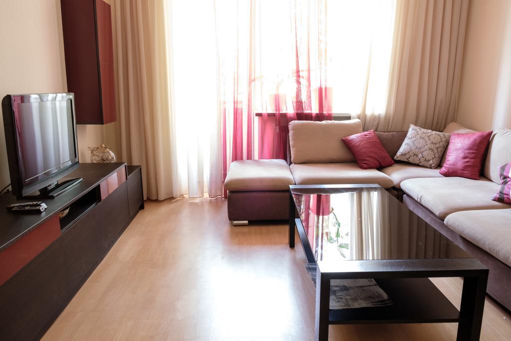 Apartment On Hanrapetutyan Street Jerevan Buitenkant foto