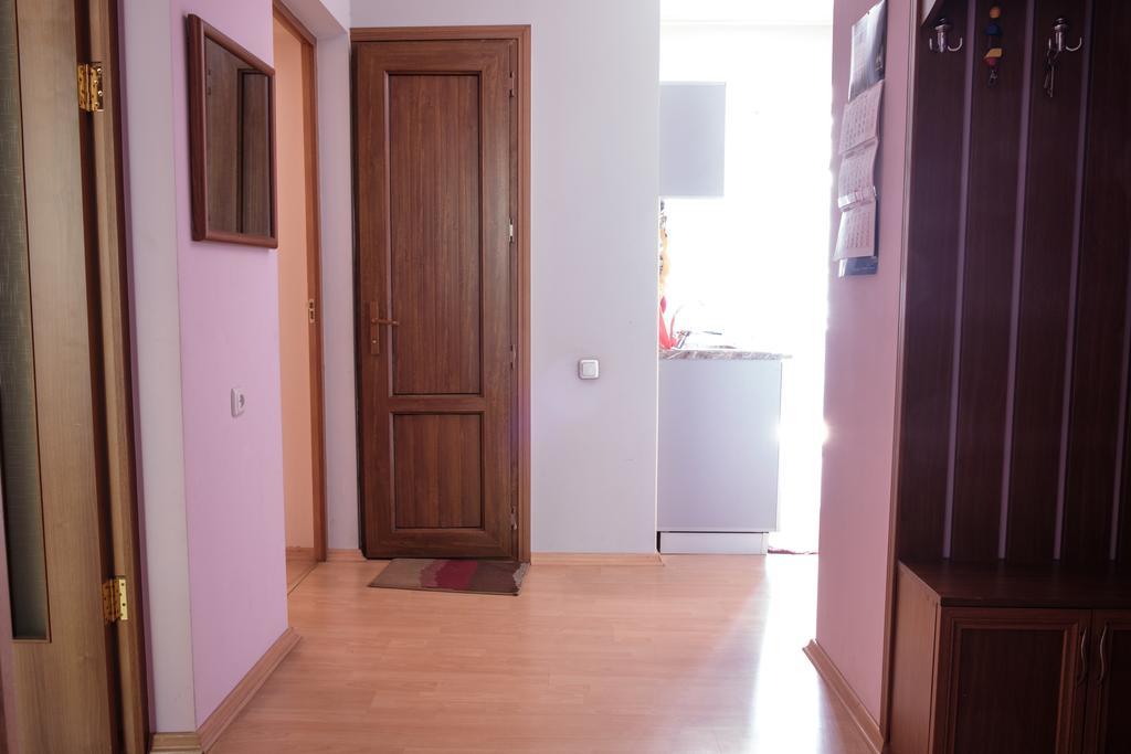 Apartment On Hanrapetutyan Street Jerevan Buitenkant foto
