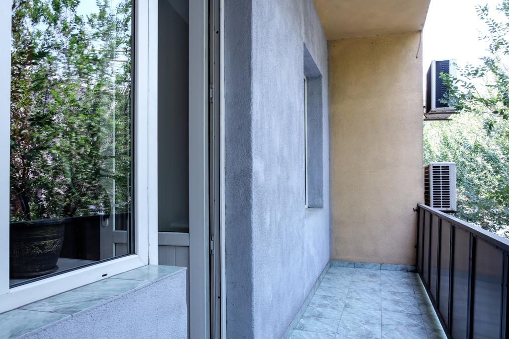 Apartment On Hanrapetutyan Street Jerevan Buitenkant foto